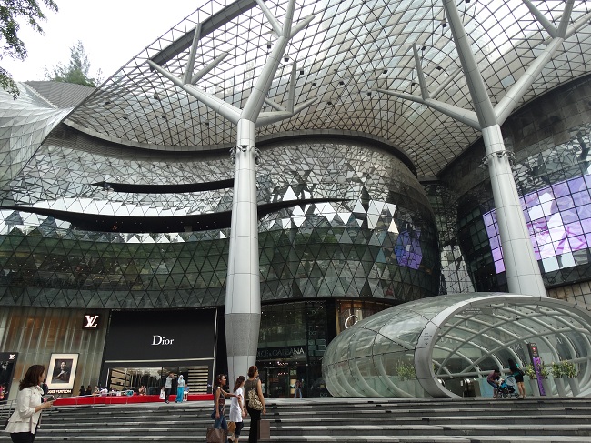 Orchard Road - bulevard modern cu zeci de mall-uri