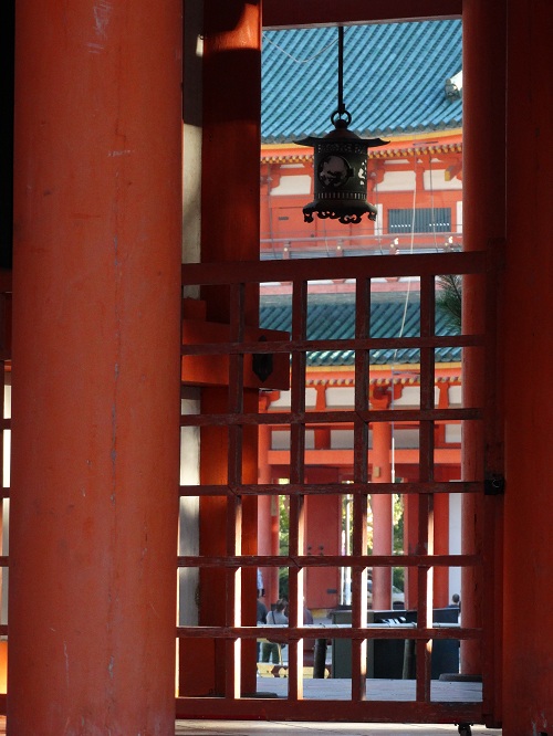 Kyoto - Printre coloanele portocalii ale Altarului Heyan