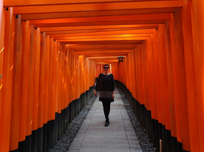 Kyoto - Printre celebrele Torii ale Altarului Fushimi Inari